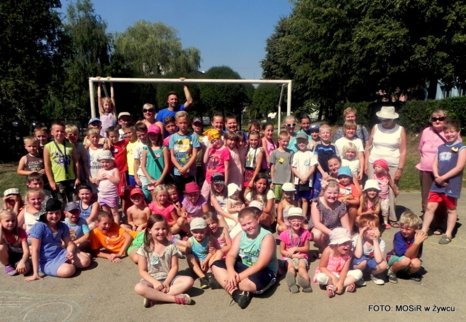 W UPALNY PONIEDZIAŁEK POŻEGNALIŚMY WAKACJE NA BOISKU PRZY SP 5