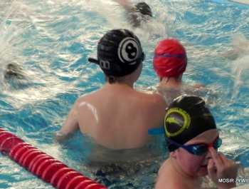 MIKOŁAJKOWE ZAWODY PŁYWACKIE I SPOTKANIE ZE ŚWIĘTYM MIKOŁAJEM - 2015. - zdjęcie60