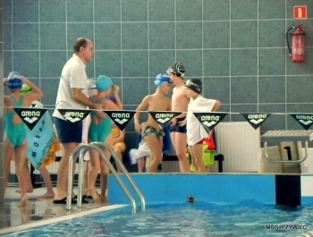 MIKOŁAJKOWE ZAWODY PŁYWACKIE I SPOTKANIE ZE ŚWIĘTYM MIKOŁAJEM - 2015. - zdjęcie59