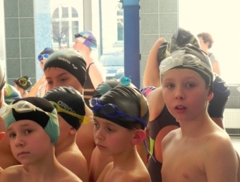 MIKOŁAJKOWE ZAWODY PŁYWACKIE I SPOTKANIE ZE ŚWIĘTYM MIKOŁAJEM - 2015. - zdjęcie55