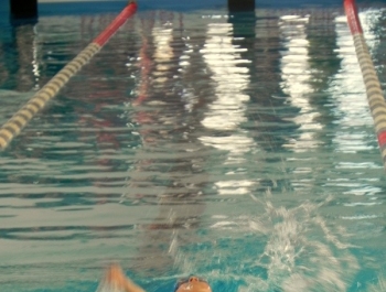 MIKOŁAJKOWE ZAWODY PŁYWACKIE I SPOTKANIE ZE ŚWIĘTYM MIKOŁAJEM - 2015. - zdjęcie52