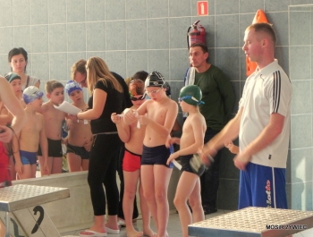 MIKOŁAJKOWE ZAWODY PŁYWACKIE I SPOTKANIE ZE ŚWIĘTYM MIKOŁAJEM - 2015. - zdjęcie49