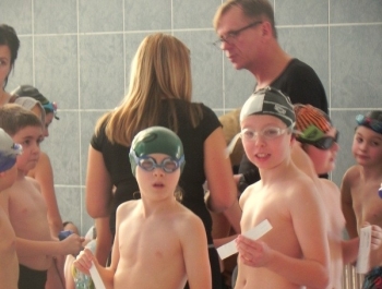 MIKOŁAJKOWE ZAWODY PŁYWACKIE I SPOTKANIE ZE ŚWIĘTYM MIKOŁAJEM - 2015. - zdjęcie48