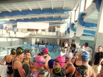 MIKOŁAJKOWE ZAWODY PŁYWACKIE I SPOTKANIE ZE ŚWIĘTYM MIKOŁAJEM - 2015. - zdjęcie42