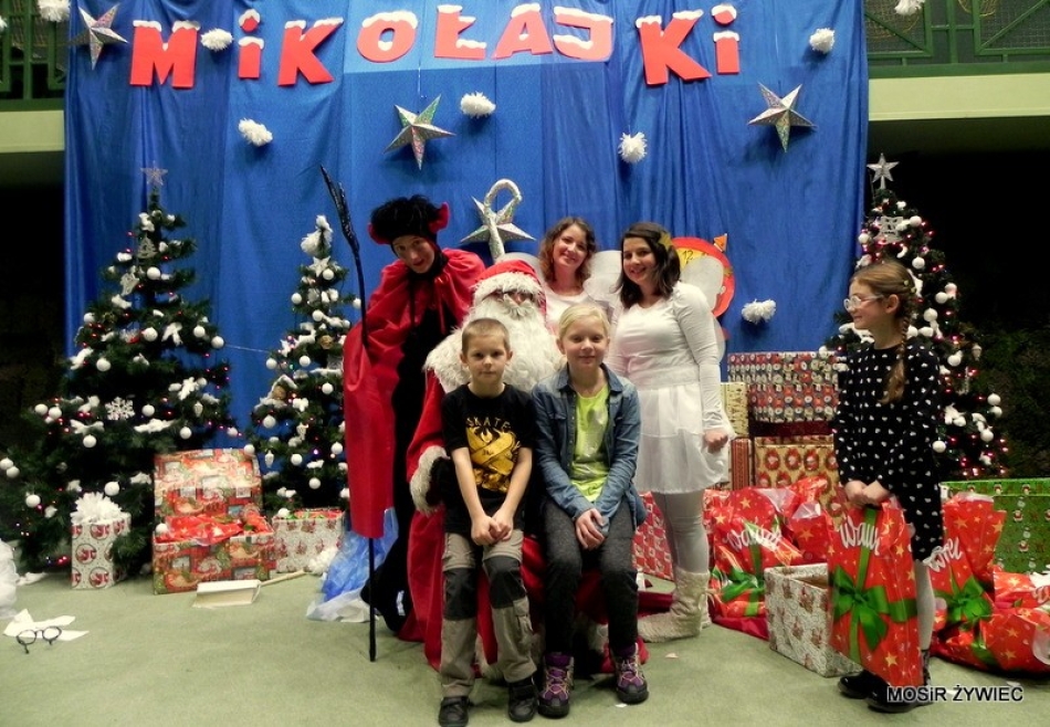 MIKOŁAJKOWE ZAWODY PŁYWACKIE I SPOTKANIE ZE ŚWIĘTYM MIKOŁAJEM - 2015.