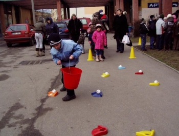 FESTYN SPORTOWO &#8211; REKREACYJNY DLA DZIECI &#8222;BIAŁE SZALEŃSTWO&#8221; - 24.01.2008 r. - zdjęcie 3