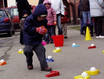 FESTYN SPORTOWO &#8211; REKREACYJNY DLA DZIECI &#8222;BIAŁE SZALEŃSTWO&#8221; - 24.01.2008 r. - zdjęcie 1