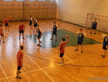 PIŁKA RĘCZNA SZKÓŁ GIMNAZJALNYCH - 10.02.2016r. - zdjęcie25