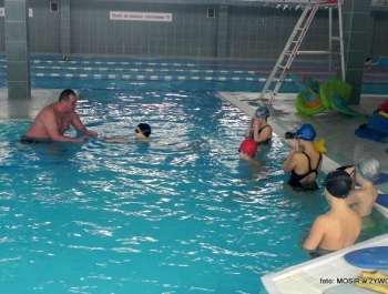 SIATKA+KOSZ+TENIS STOŁOWY+PŁYWANIE+ŁYŻWY = FERIE Z MOSiR-em - zdjęcie16