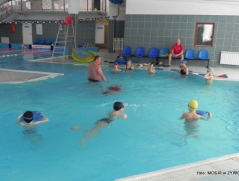 SIATKA+KOSZ+TENIS STOŁOWY+PŁYWANIE+ŁYŻWY = FERIE Z MOSiR-em - zdjęcie31