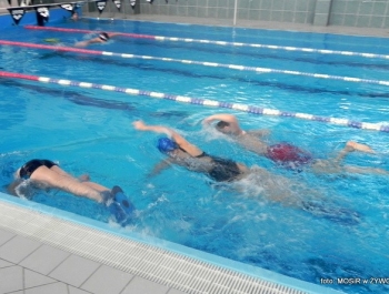 SIATKA+KOSZ+TENIS STOŁOWY+PŁYWANIE+ŁYŻWY = FERIE Z MOSiR-em - zdjęcie39