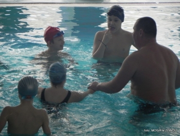 SIATKA+KOSZ+TENIS STOŁOWY+PŁYWANIE+ŁYŻWY = FERIE Z MOSiR-em - zdjęcie62