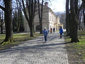 AKTYWNI SENIORZY W PEŁNEJ FORMIE - zdjęcie1