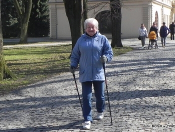 AKTYWNI SENIORZY W PEŁNEJ FORMIE - zdjęcie2