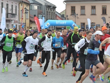 PÓŁMARATON DOOKOŁA JEZIORA ŻYWIECKIEGO - REKORD FREKWENCJI! - zdjęcie77