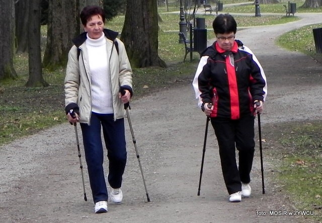 SENIORZY NADAL MASZERUJĄ