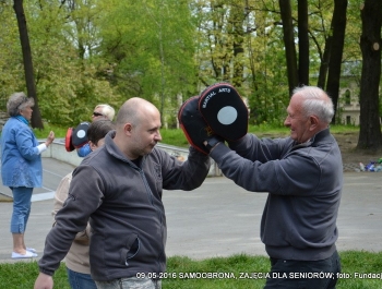 ĆWICZENIA Z SAMOOBRONY W ŻYWIECKIM PARKU - zdjęcie10
