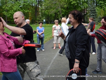 ĆWICZENIA Z SAMOOBRONY W ŻYWIECKIM PARKU - zdjęcie8