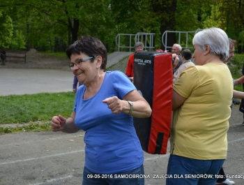 ĆWICZENIA Z SAMOOBRONY W ŻYWIECKIM PARKU - zdjęcie6