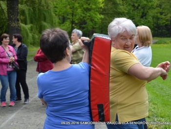 ĆWICZENIA Z SAMOOBRONY W ŻYWIECKIM PARKU - zdjęcie4