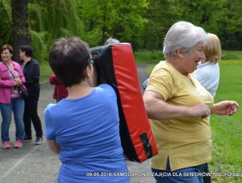 ĆWICZENIA Z SAMOOBRONY W ŻYWIECKIM PARKU - zdjęcie3