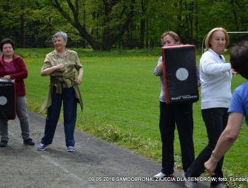 ĆWICZENIA Z SAMOOBRONY W ŻYWIECKIM PARKU - zdjęcie2