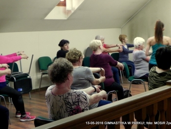 GIMNASTYKA W PARKU! DESZCZ NAM NIE STRASZNY - zdjęcie4