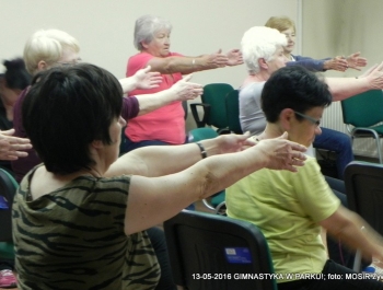 GIMNASTYKA W PARKU! DESZCZ NAM NIE STRASZNY - zdjęcie1