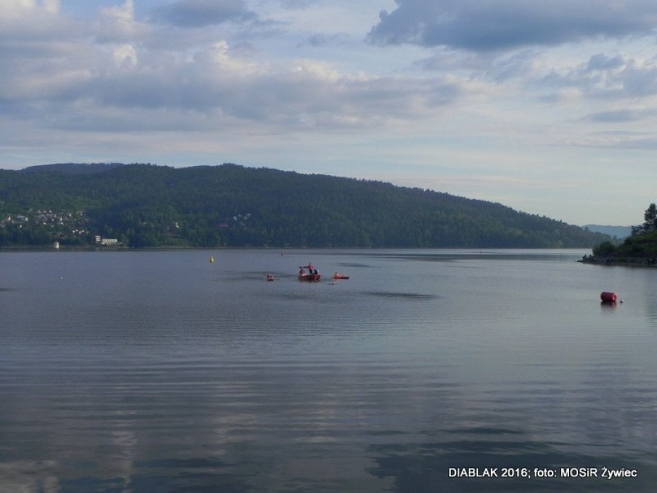 REKREACJA Z WIDOKIEM NA JEZIORO I GÓRY – CZYLI PLAŻA MIEJSKA