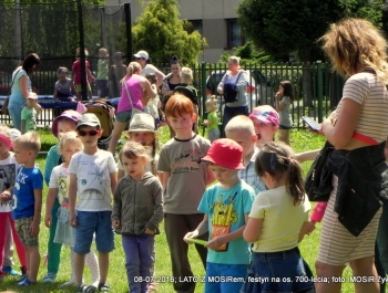 DZIŚ SPOTKALIŚMY SIĘ Z DZIEĆMI NA OSIEDLU 700-LECIA - zdjęcie30