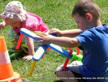 DZIŚ SPOTKALIŚMY SIĘ Z DZIEĆMI NA OSIEDLU 700-LECIA - zdjęcie27