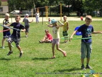 DZIŚ SPOTKALIŚMY SIĘ Z DZIEĆMI NA OSIEDLU 700-LECIA - zdjęcie13