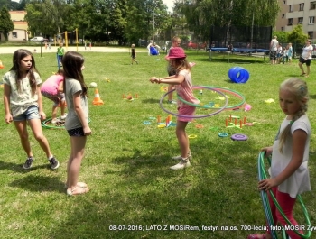 DZIŚ SPOTKALIŚMY SIĘ Z DZIEĆMI NA OSIEDLU 700-LECIA - zdjęcie6