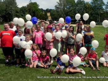 DZIŚ SPOTKALIŚMY SIĘ Z DZIEĆMI NA OSIEDLU 700-LECIA - zdjęcie1