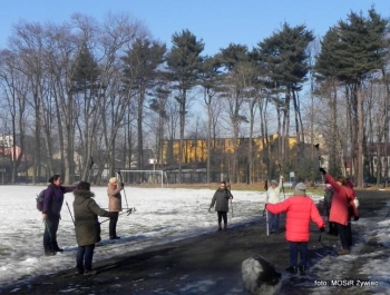 Słoneczny dzień w Parku z SENIORAMI. - zdjęcie1