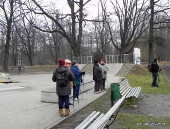 WYTRWALI SENIORZY - zajęcia Nordic Walking. - zdjęcie1