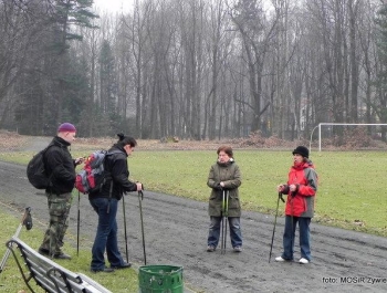 WYTRWALI SENIORZY - zajęcia Nordic Walking. - zdjęcie2