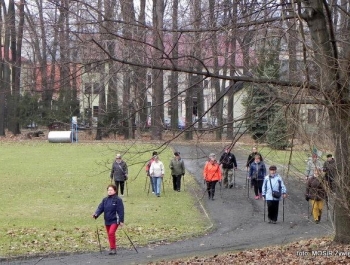 Seniorki w stylu NORDIC WALKING - zdjęcie3