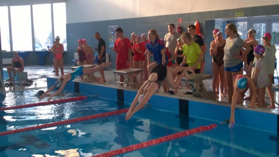 ZAWODY PŁYWACKIE: Ferie z MOSiR-em 2018