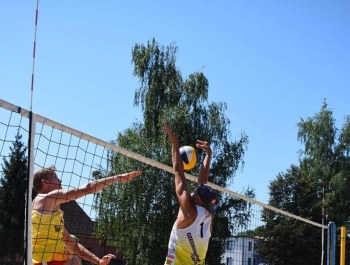 TURNIEJ SIATKÓWKI PLAŻOWEJ "O PUCHAR BURMISTRZA MIASTA ŻYWCA" - WYNIKI - zdjęcie37