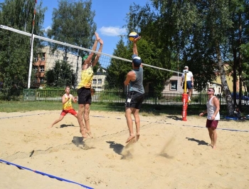 TURNIEJ SIATKÓWKI PLAŻOWEJ "O PUCHAR BURMISTRZA MIASTA ŻYWCA" - WYNIKI - zdjęcie15