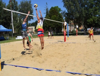 TURNIEJ SIATKÓWKI PLAŻOWEJ "O PUCHAR BURMISTRZA MIASTA ŻYWCA" - WYNIKI - zdjęcie9