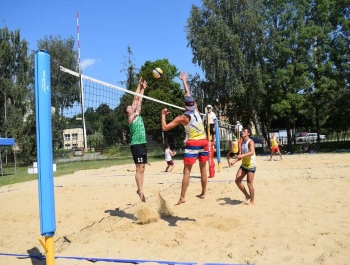 TURNIEJ SIATKÓWKI PLAŻOWEJ "O PUCHAR BURMISTRZA MIASTA ŻYWCA" - WYNIKI - zdjęcie6