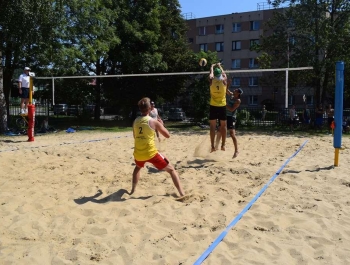 TURNIEJ SIATKÓWKI PLAŻOWEJ "O PUCHAR BURMISTRZA MIASTA ŻYWCA" - WYNIKI - zdjęcie8