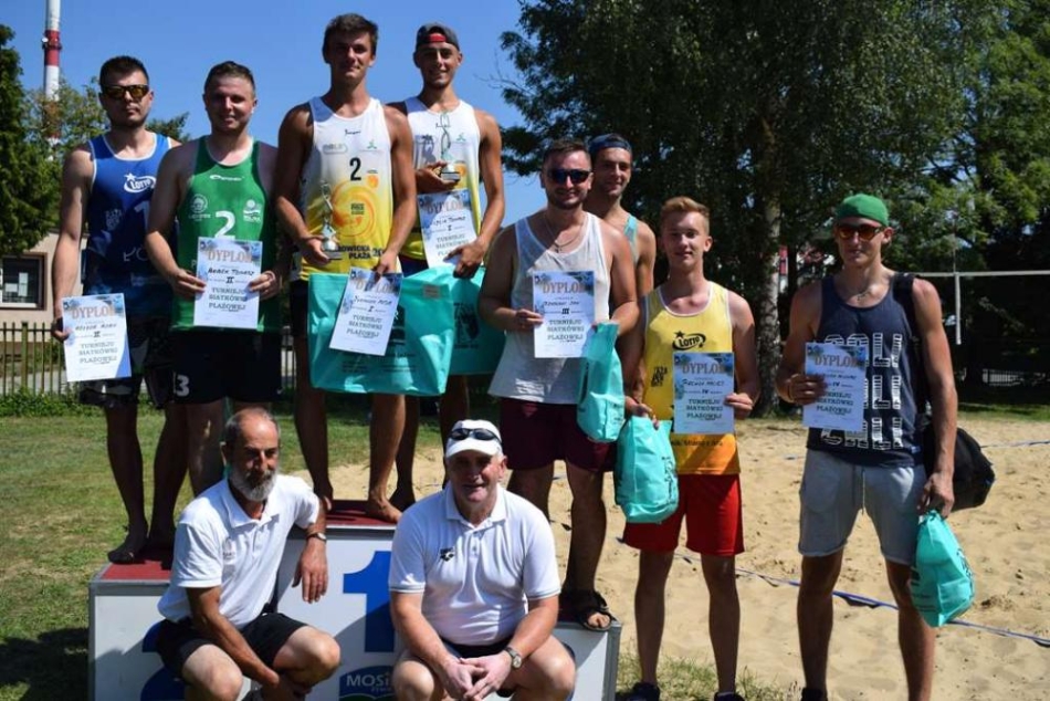 TURNIEJ SIATKÓWKI PLAŻOWEJ O PUCHAR BURMISTRZA MIASTA ŻYWCA - WYNIKI