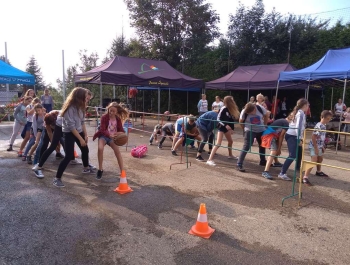 Festyn z serii "FESTYNY z RODZINKĄ" - Witaj Szkoło - 08.09.2018 r - zdjęcie18