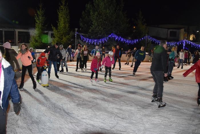 ŁYŻWIARSKIE CZWARTKI -  od 17 stycznia 2019 r. w godzinach od 11:00 do 14:00