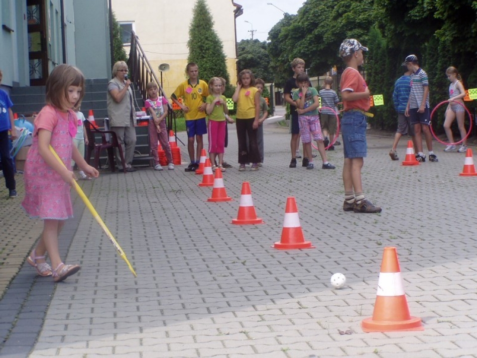 FESTYN SPORTOWO REKREACYJNY DLA DZIECI - POżEGNANIE WAKACJI - PRZY SZKOLE PODSTAWOWEJ NR 1