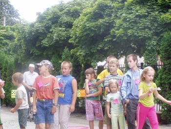 FESTYN SPORTOWO REKREACYJNY DLA DZIECI - "POżEGNANIE WAKACJI" - PRZY SZKOLE PODSTAWOWEJ NR 1 - zdjęcie 7