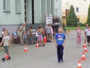 FESTYN SPORTOWO REKREACYJNY DLA DZIECI - "POżEGNANIE WAKACJI" - PRZY SZKOLE PODSTAWOWEJ NR 1 - zdjęcie 1